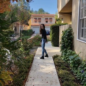 Meet your Posher, Maya